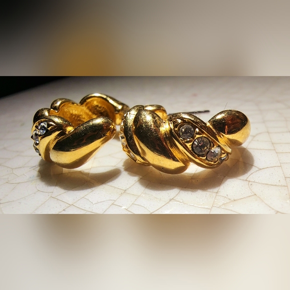 Joan Rivers gold tone premium alloy shrimp croissant rhinestone earrings - Picture 6 of 6